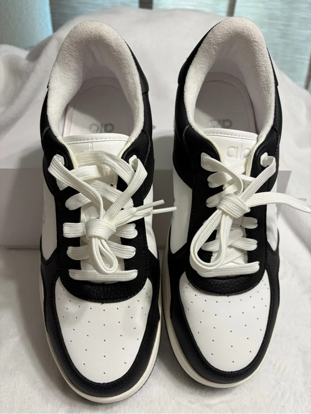 ALO Recovery Mode Sneakers - Picture 4 of 9